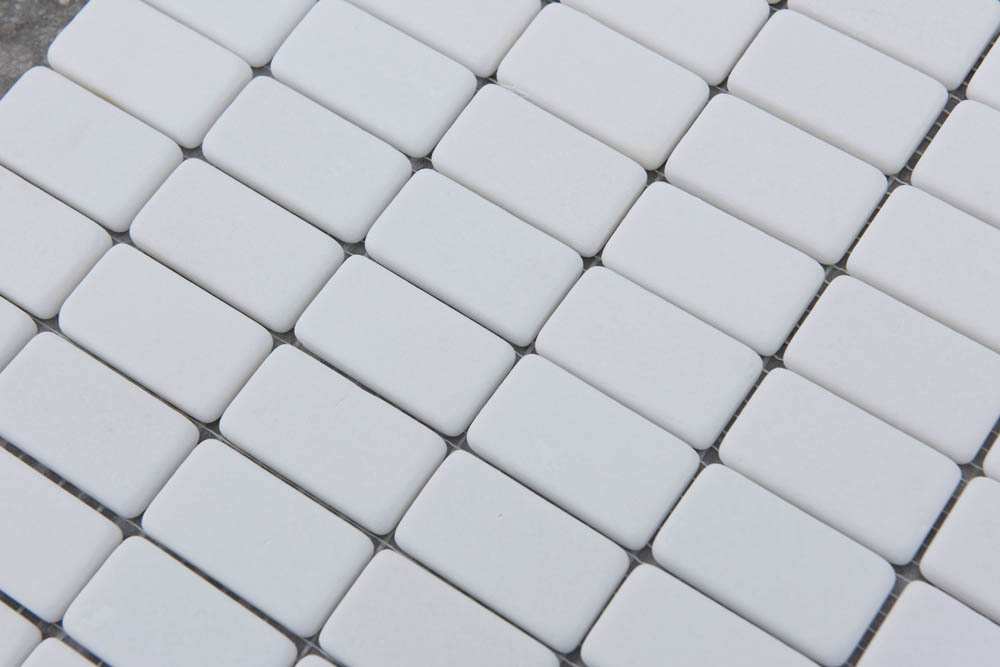Contract leisure Furious Mozaic marmura Thassos Tumbled 2,85 x 5 cm (pret/mp) - Decomarm